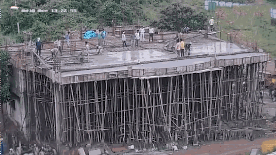 长沙自建房坍塌.gif